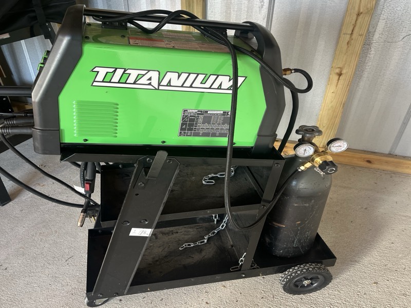 Portable welder 200AMP available in Miami, FL